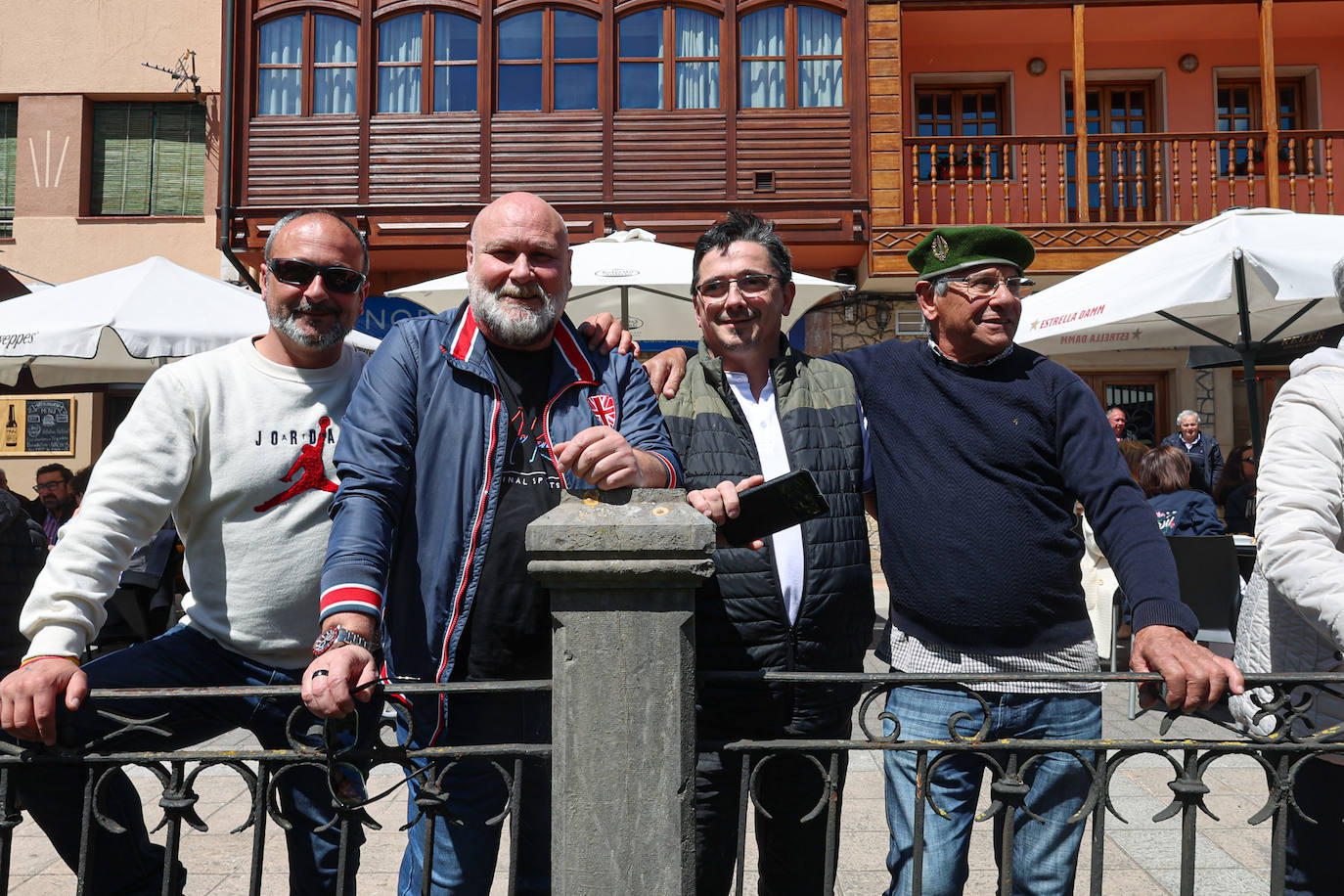 Gaitas, cornetas y tambores cierran las fiestas de Noreña