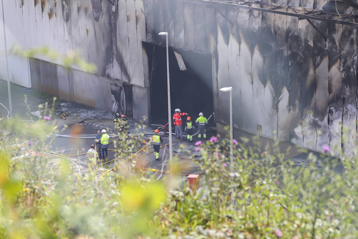 Alerta en Gijón por un espectacular incendio en Cogersa