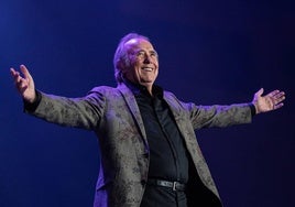 Joan Manuel Serrat, en su concierto en el Palau Sant Jordi en su gira de despedida en 2022.