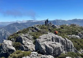 Camino del pico la Siella se puede pasar por el pico Sobia (en la imagen), similar en altura pero mucho más complicado y peligroso de subir por el terreno que lo recubre
