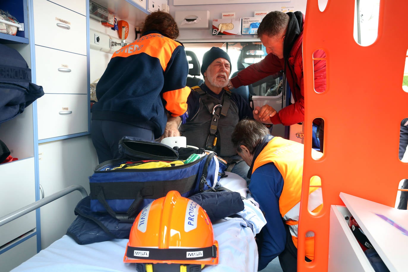 Así fue el realista simulacro para evitar un suicidio en Oviedo