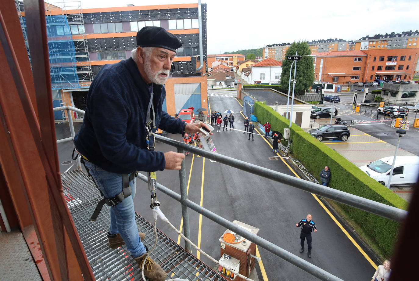 Así fue el realista simulacro para evitar un suicidio en Oviedo