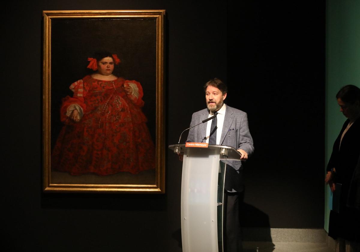 Víctor Cageao, esta mañana, en la presentación de la exposición en la cúpula del Centro Niemeyer.