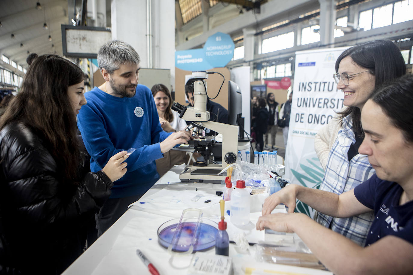 Escape room, simuladores, hologramas y cultivos bajo tierra con luces led en la Feria de la Ciencia