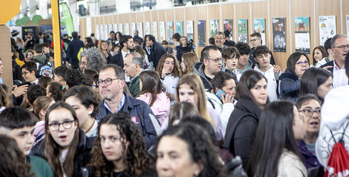 Escape room, simuladores, hologramas y cultivos bajo tierra con luces led en la Feria de la Ciencia