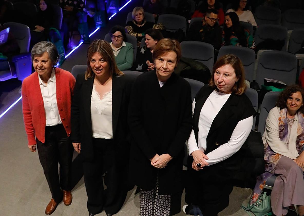 María Jesús Álvarez, Gimena Llamedo, Carmen Moriyón y Goretti Avello.