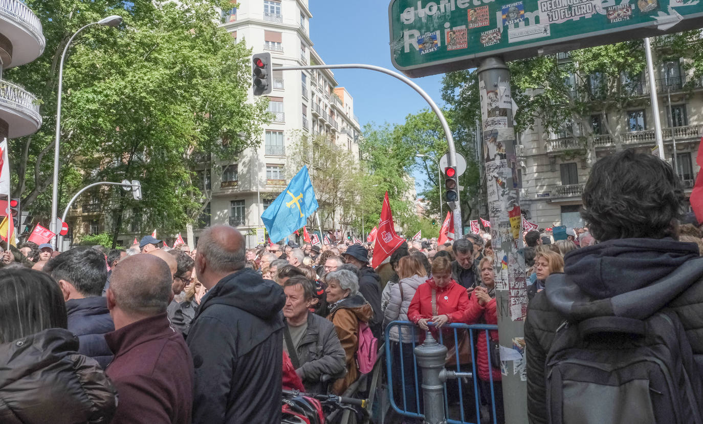 Militantes y simpatizantes socialistas asturianos en Madrid: «Yo, con Pedro Sánchez»