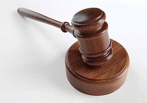 La jueza que explica por carta a los niños sus sentencias: «No tienes que ver ni hablar con el señor que hizo daño a tu mamá»