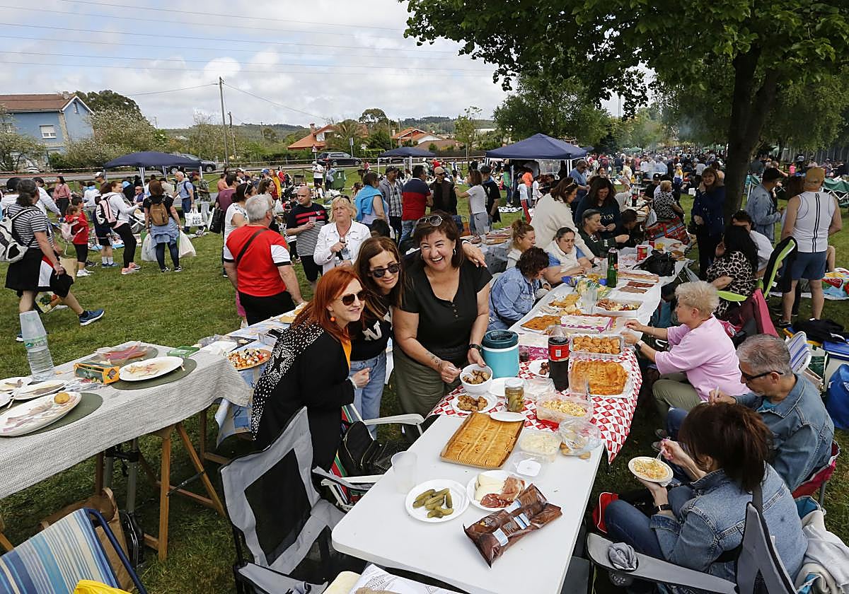 Celebra el primero de mayo en la Jira al embalse de Trasona