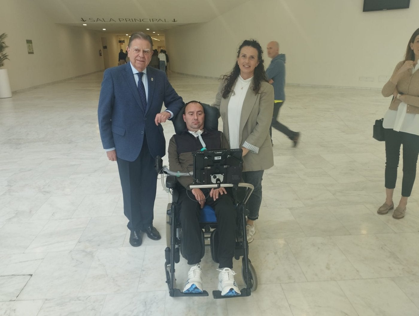 Alfredo Canteli, Jose Luis Capitán y Teresa Pérez, ayer, en el Palacio de Congresos de Calatrava.