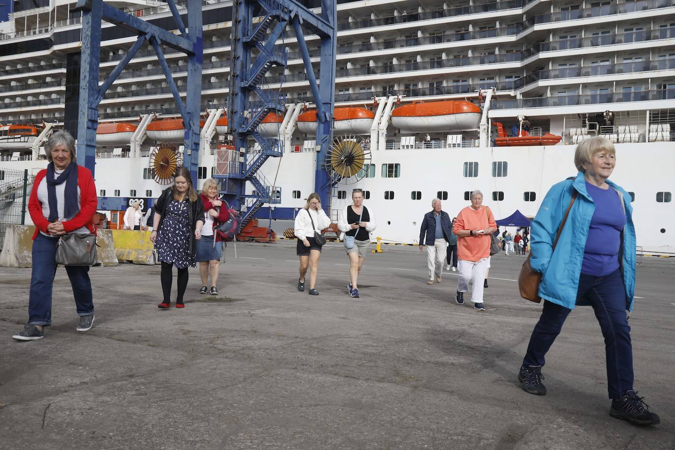 Gijón vuelve a recibir a su primer crucero