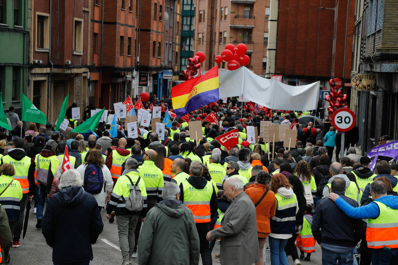 Los sindicatos asturianos, a la calle en Langreo para «reivindicar lo que es justo»