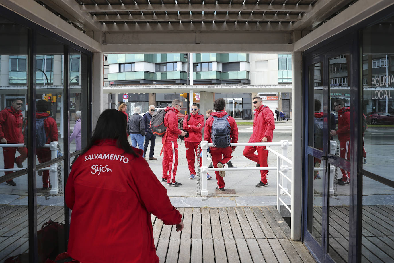 Arranca la temporada de baños en las playas de Gijón