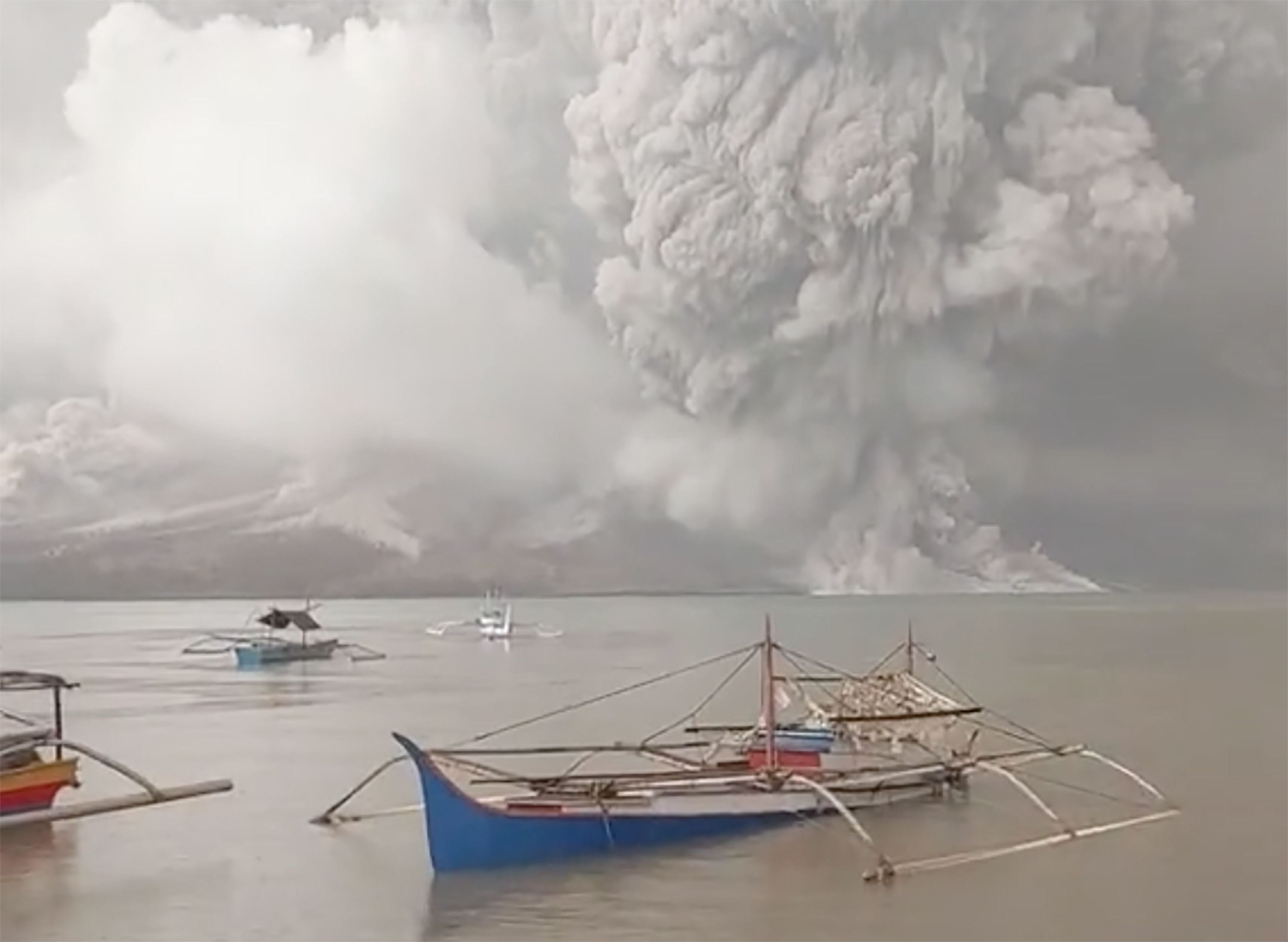 La nube de cenizas puede verse desde muchos kilómetros de distancia.