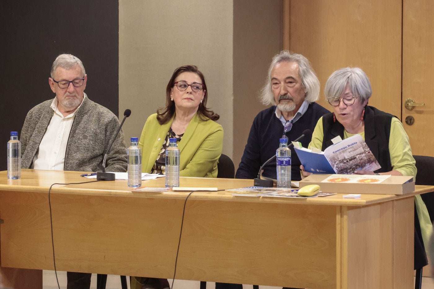 De izquierda a derecha, Vicente G. Oliva, Amalia Trancho, Lluis A. González y Mª Xosé Rodríguez.