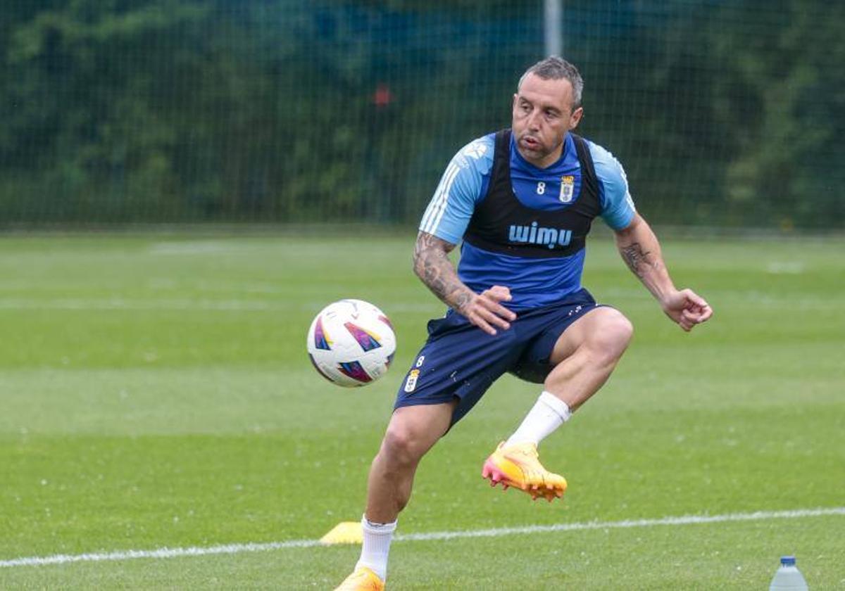 Cazorla, en un entrenamiento del Oviedo.