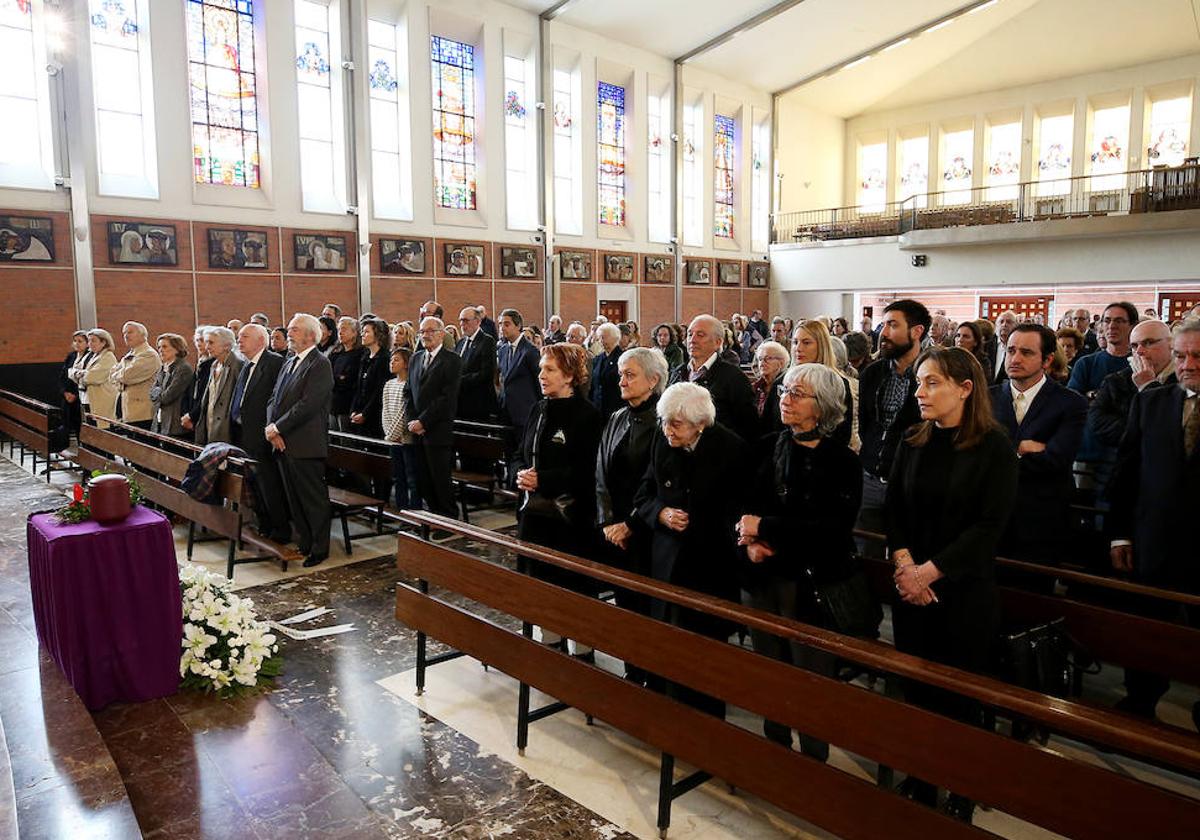 Funeral en la parroquia de Nuestra Señora del Carmen por la primera y única alcaldesa de Oviedo.