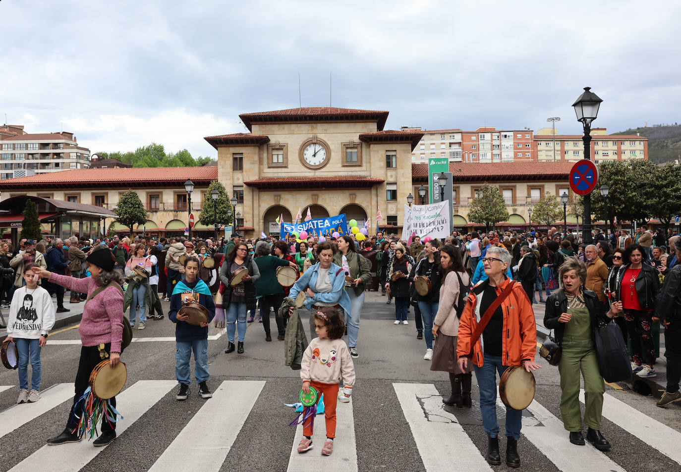 Las imágenes que deja la manifestación en Oviedo por la oficialidad del asturiano