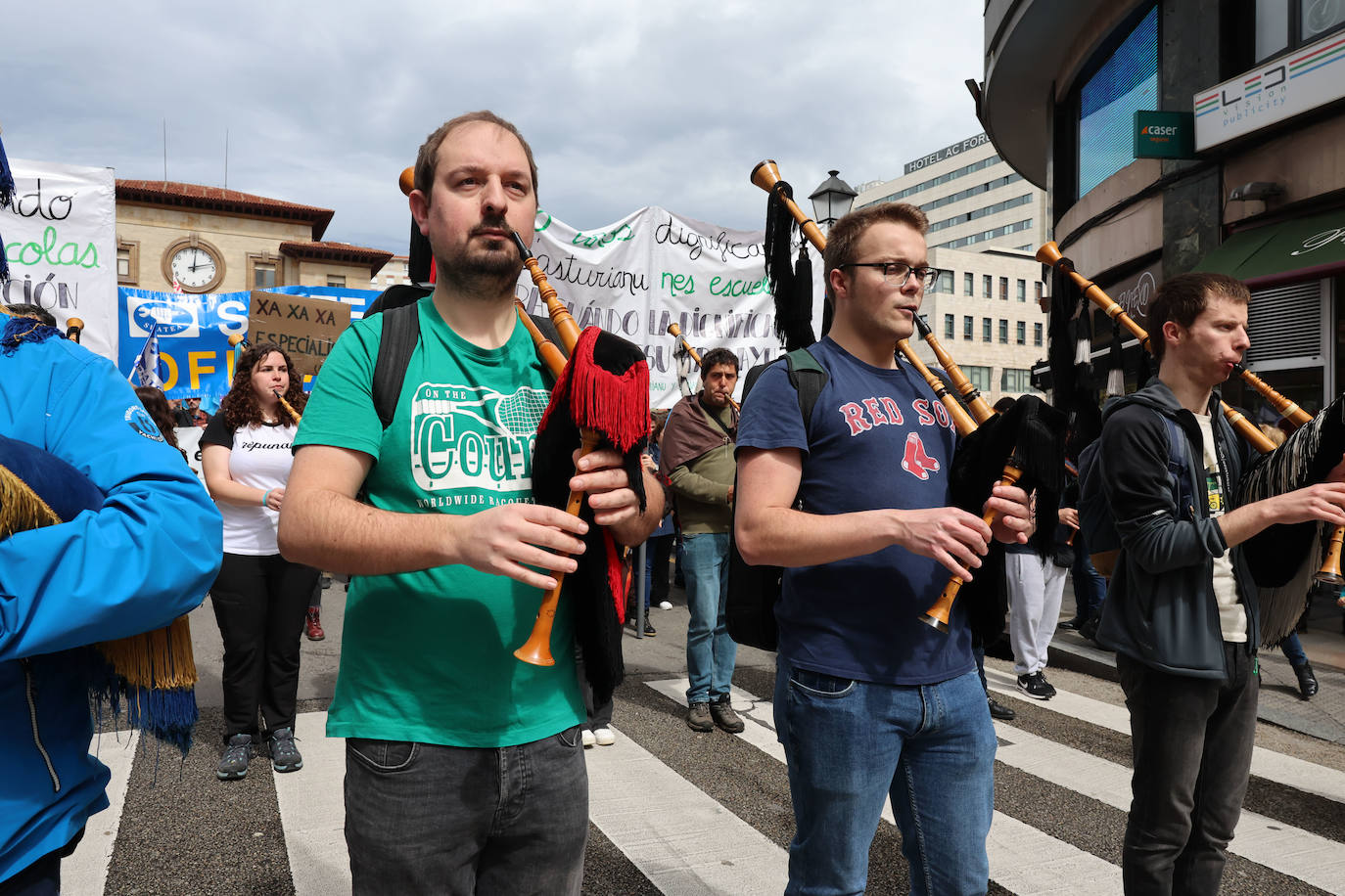 Las imágenes que deja la manifestación en Oviedo por la oficialidad del asturiano