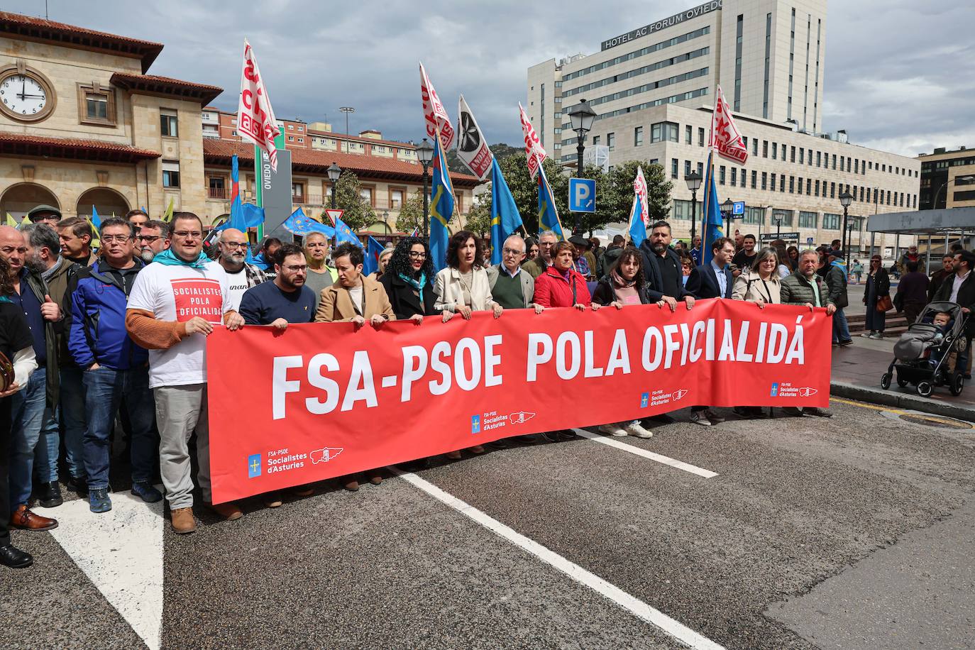 Las imágenes que deja la manifestación en Oviedo por la oficialidad del asturiano