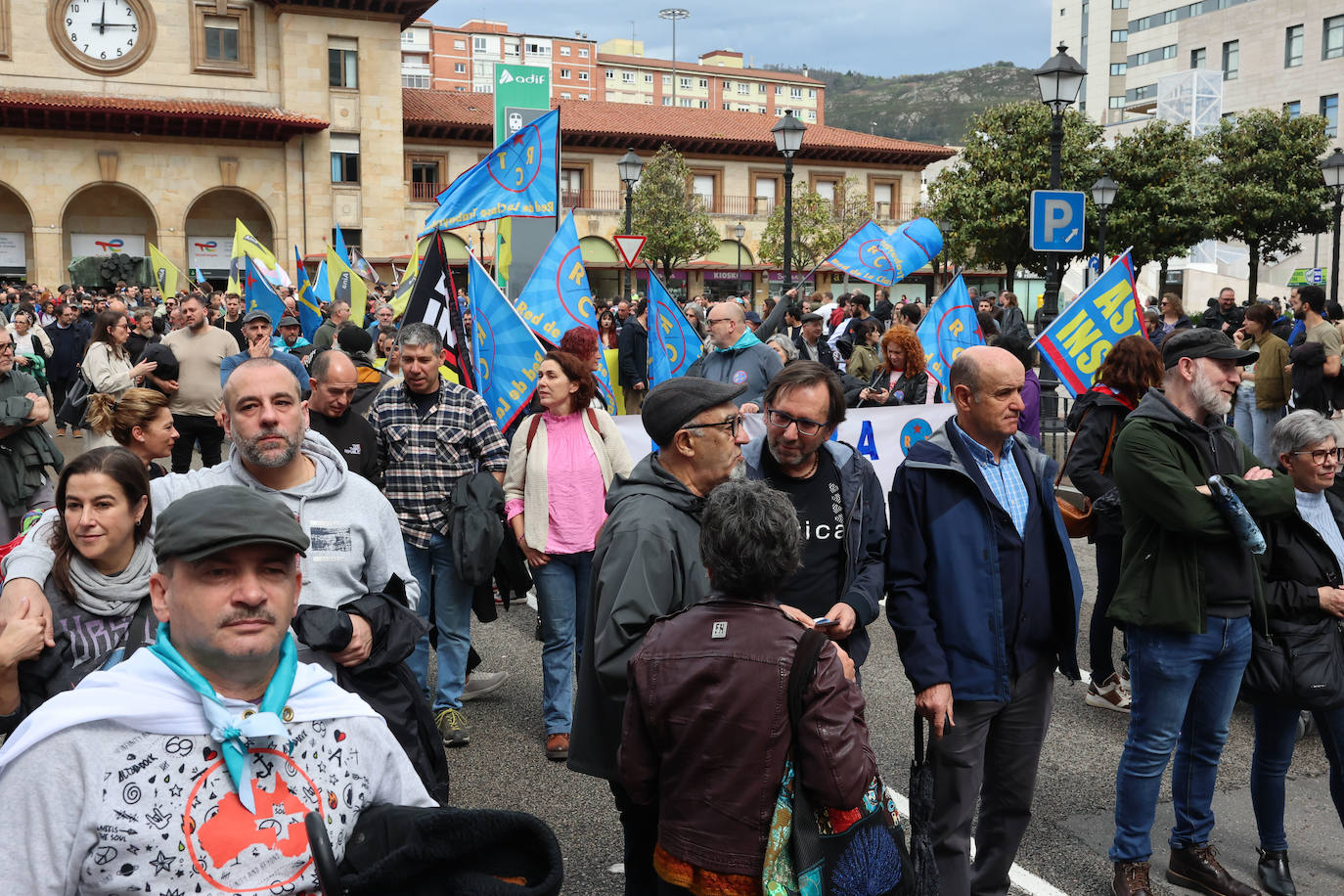 Las imágenes que deja la manifestación en Oviedo por la oficialidad del asturiano