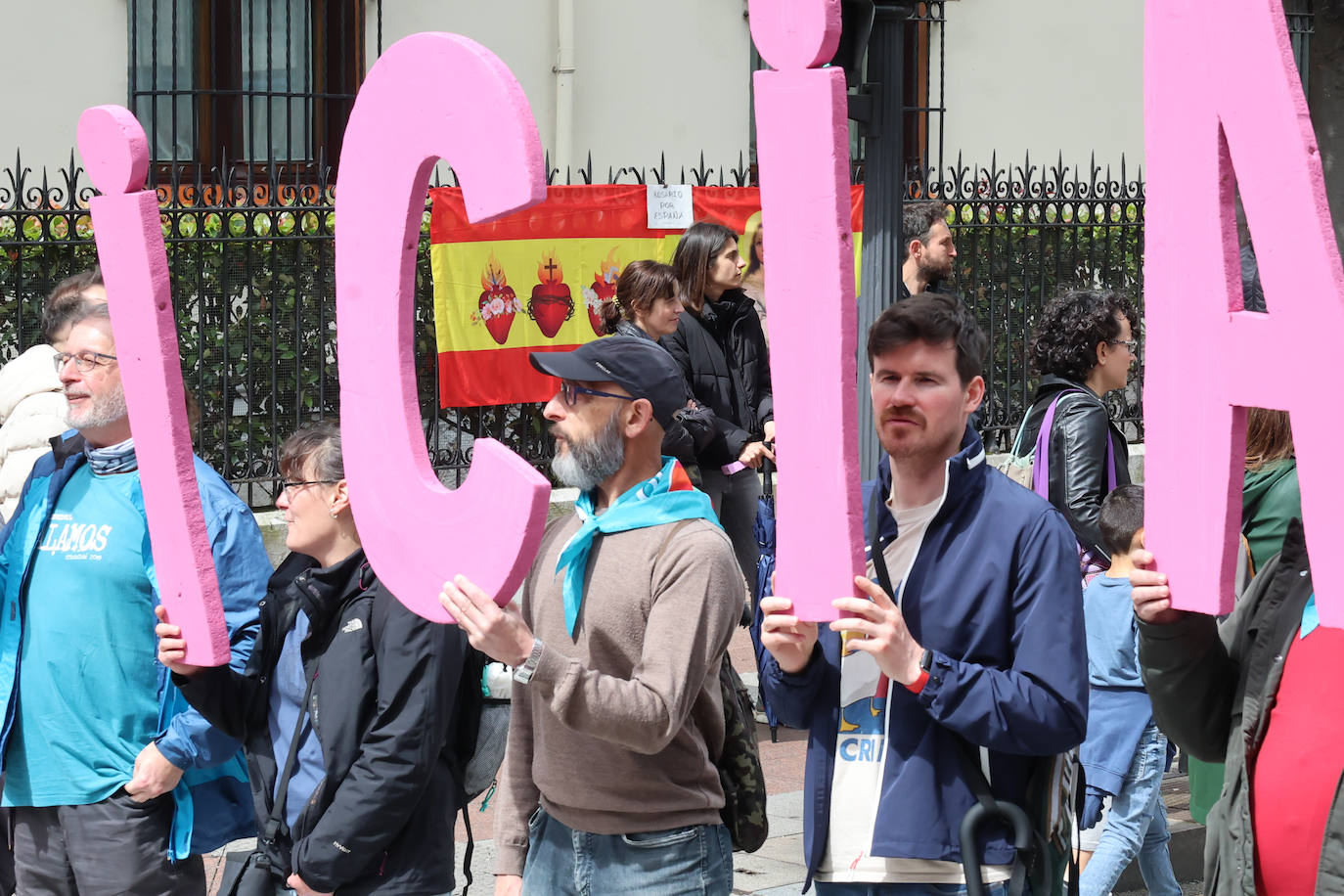 Las imágenes que deja la manifestación en Oviedo por la oficialidad del asturiano