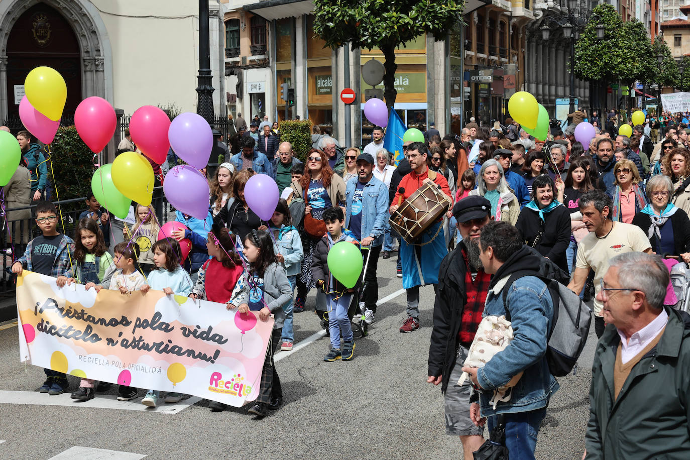 Las imágenes que deja la manifestación en Oviedo por la oficialidad del asturiano