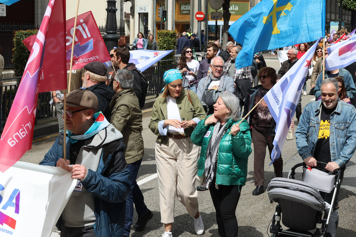 Las imágenes que deja la manifestación en Oviedo por la oficialidad del asturiano