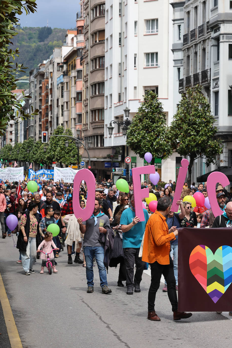 Las imágenes que deja la manifestación en Oviedo por la oficialidad del asturiano