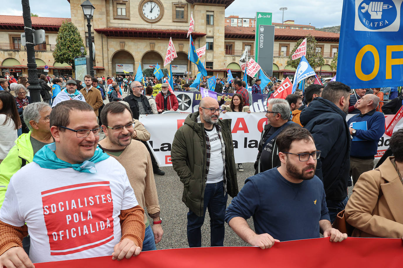 Las imágenes que deja la manifestación en Oviedo por la oficialidad del asturiano