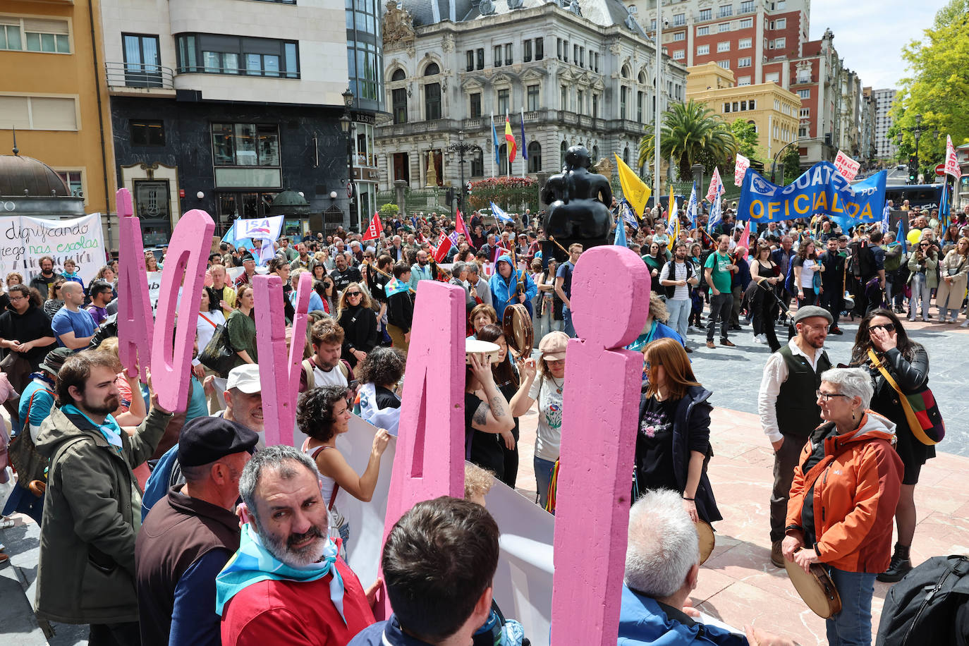 Las imágenes que deja la manifestación en Oviedo por la oficialidad del asturiano