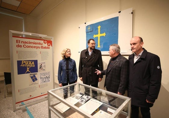 El principado del Principado de Asturias, Adrián Barbón, visita la exposición 'Conceyu Bable nel so tiempu', en Oviedo.