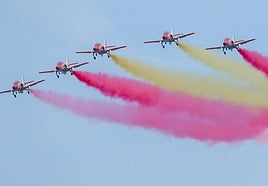 La Patrulla Águila en el Festival Aereo de Gijón en 2023.