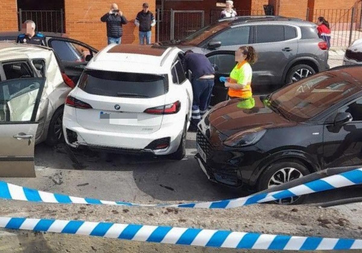 La calle permaneció cerrada a la circulación hasta que se retiraron los vehículos afectados