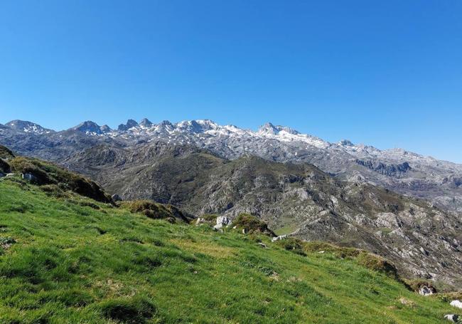 Muesca la Cordedera, rodeada de un impresionante paisaje y antesala de la cima del Jascal