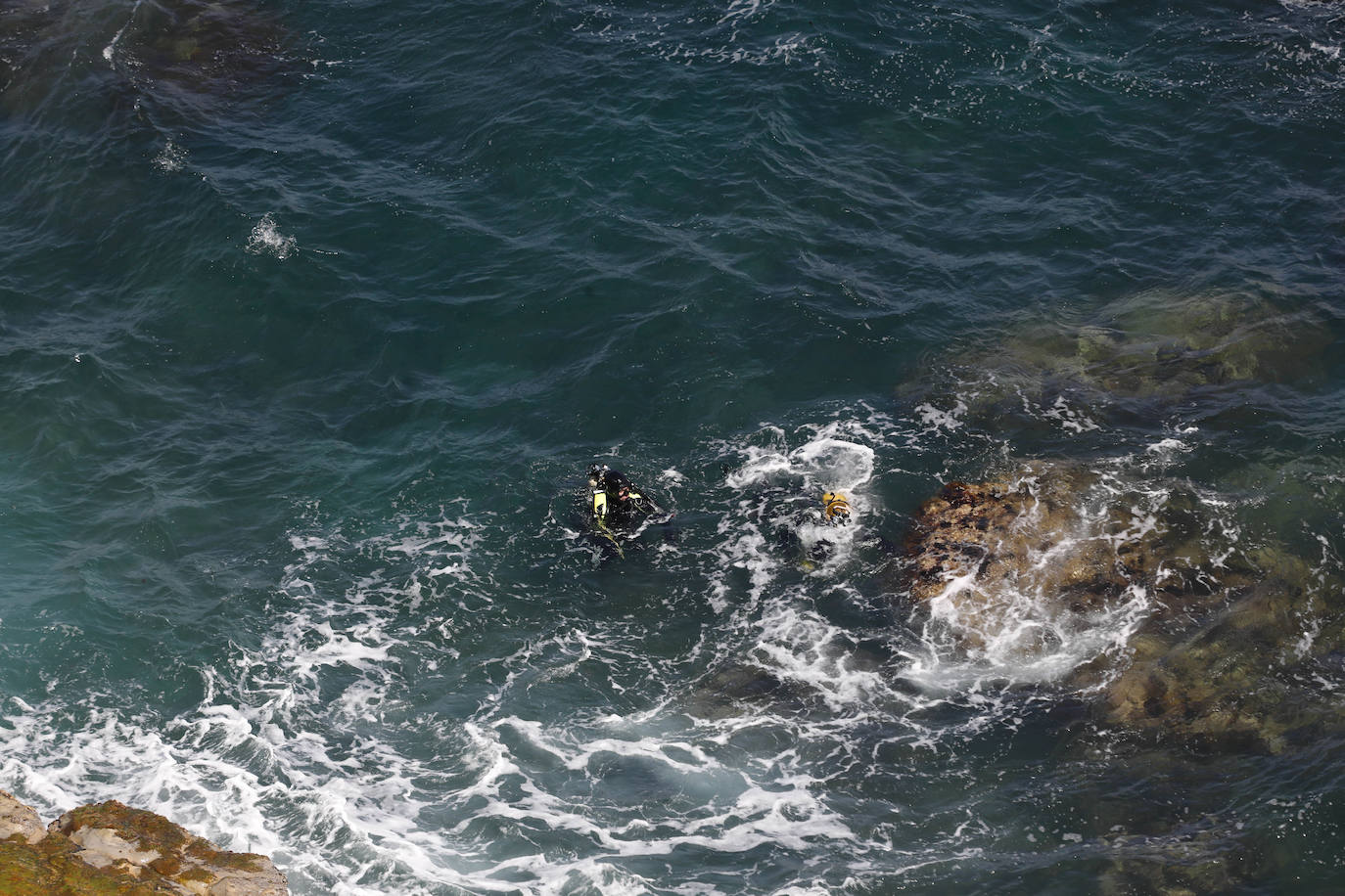 Así fue la búsqueda de proyectiles de artillería en la costa de Gijón