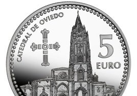 La moneda de cinco euros dedicada a Oviedo.