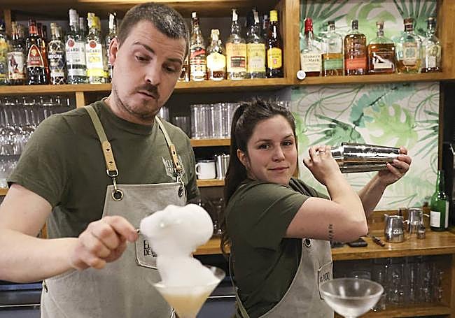 Alberto Díaz y Tania López (Bar Patio de Butacas, Pola de Siero).