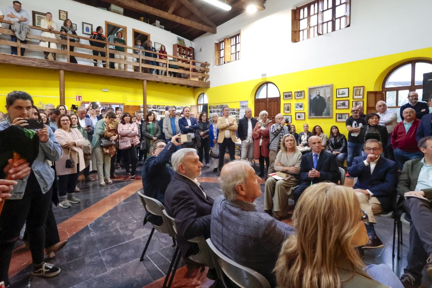 Numeroso público acudió a la lectura del pregón en la sede de la Sociedad Cultural Clarín.