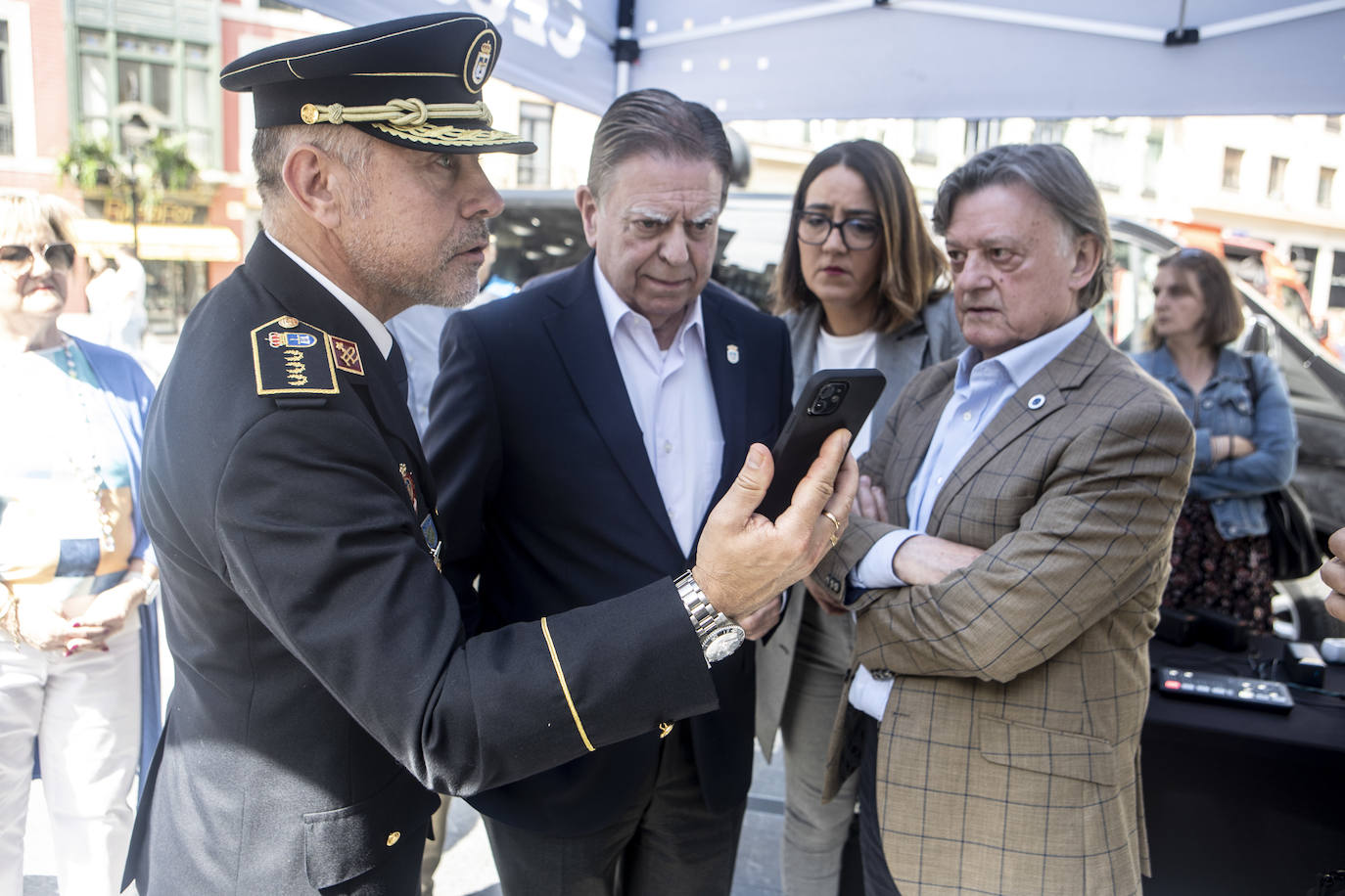 Los niños de Oviedo se convierten en bomberos y policías