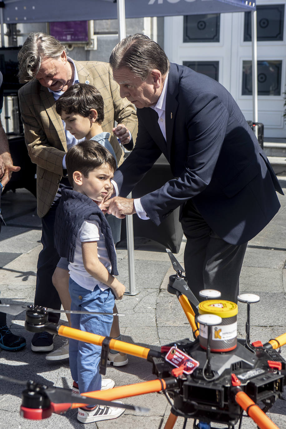 Los niños de Oviedo se convierten en bomberos y policías