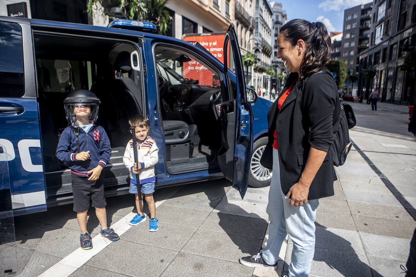 Los niños de Oviedo se convierten en bomberos y policías