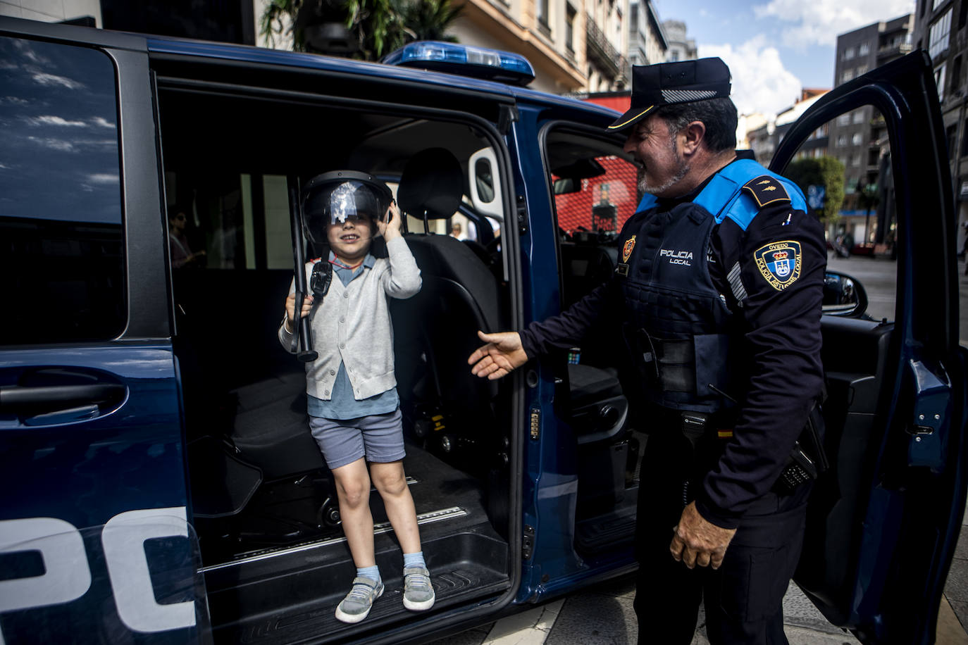 Los niños de Oviedo se convierten en bomberos y policías