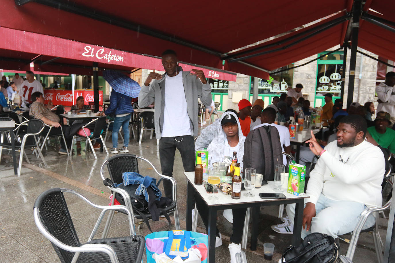 La comida en la calle de Laviana, en imágenes
