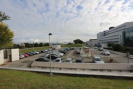 Las nuevas plazas en superficie se lograrán eliminando zona verde.