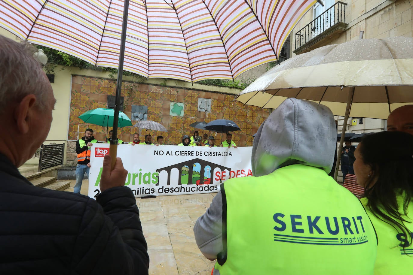 Los trabajadores de Saint-Gobain: «¡Basta ya! Avilés es industrial»