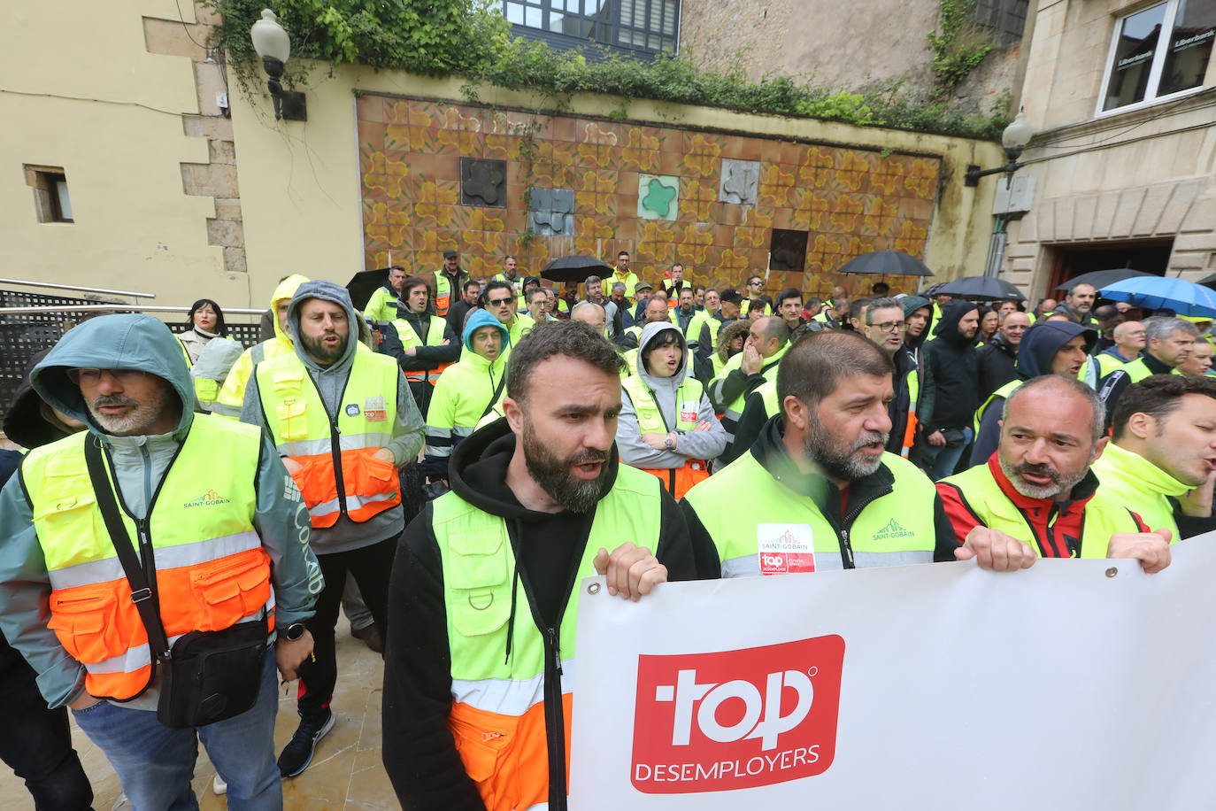 Los trabajadores de Saint-Gobain: «¡Basta ya! Avilés es industrial»