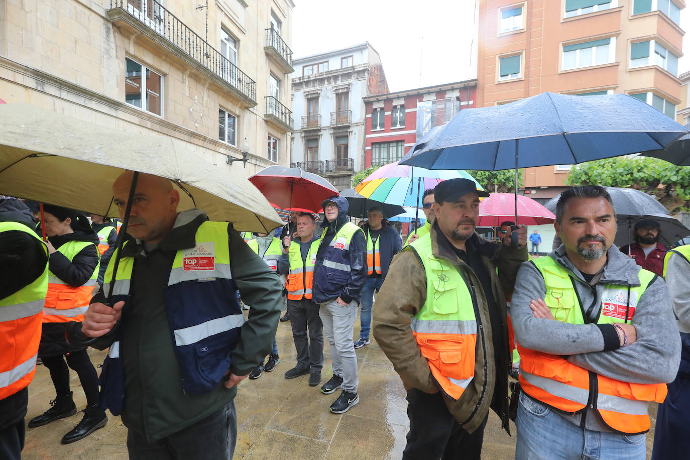 Los trabajadores de Saint-Gobain: «¡Basta ya! Avilés es industrial»