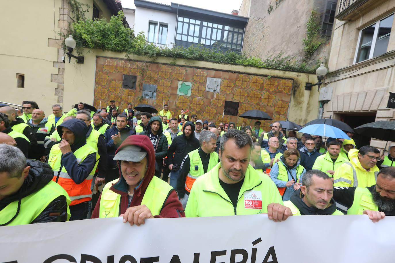 Los trabajadores de Saint-Gobain: «¡Basta ya! Avilés es industrial»