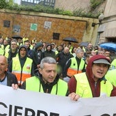 «¡Cristalería no se cierra!», el grito ante el mural que refleja la situación de la industria en Avilés